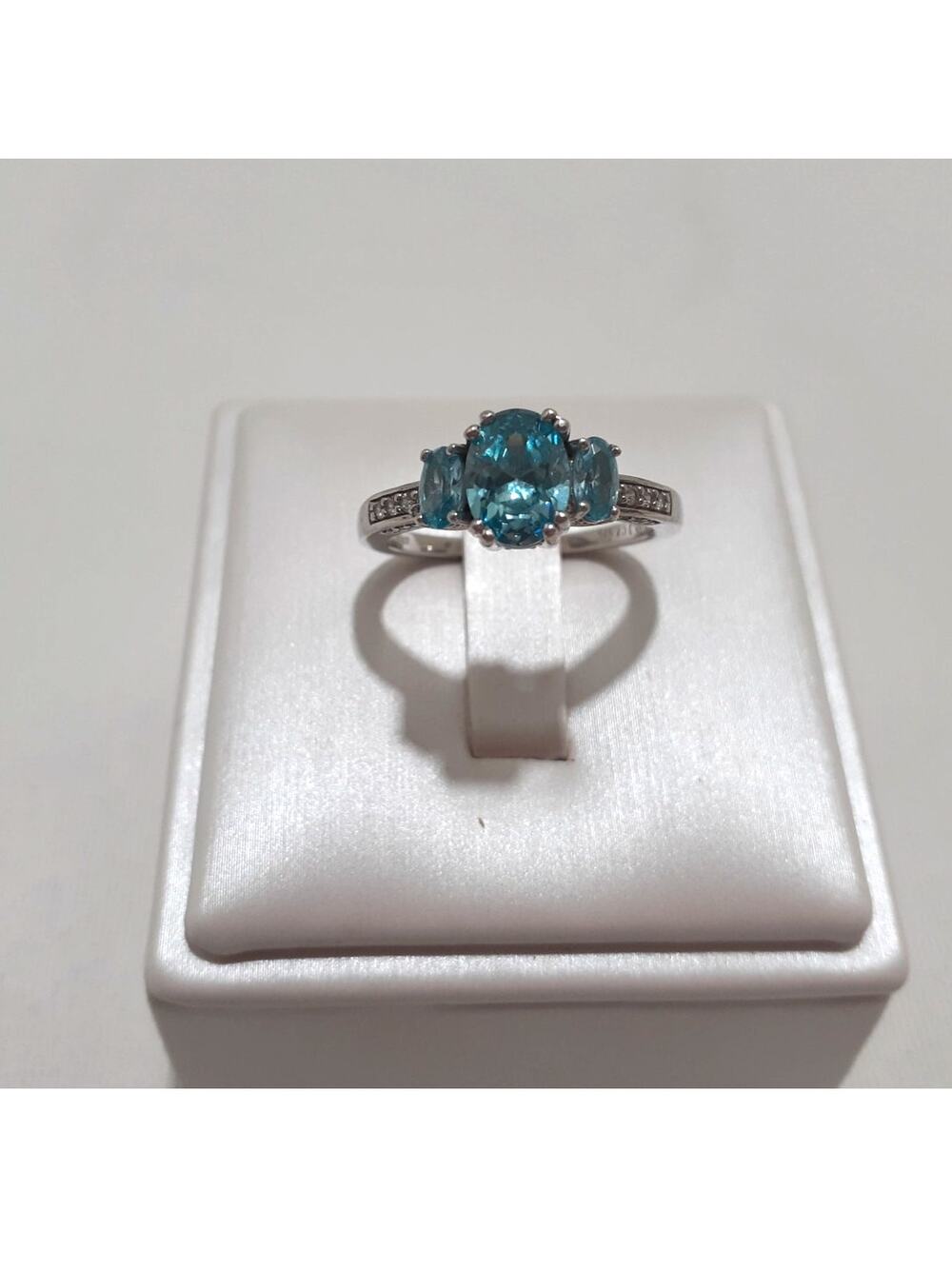 Sterling Silver Ladies Ring Three Blue Oval CZ Stones Size 8